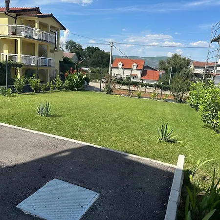 Erwin With Heated Pool Apartment Imotski