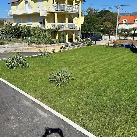 Erwin With Heated Pool Apartment