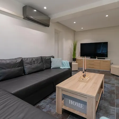 Apartment Erwin With Heated Pool Imotski