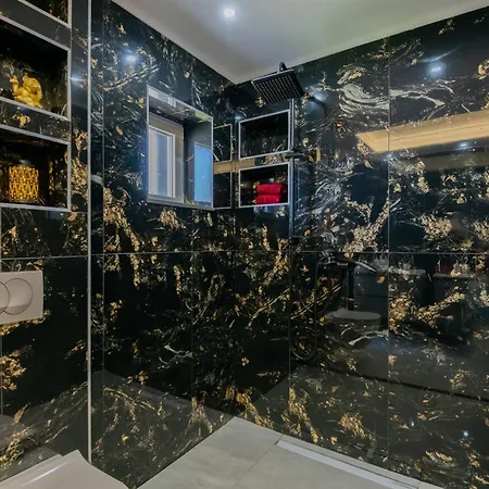 Erwin With Heated Pool Apartment