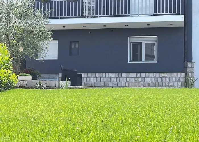 Erwin With Heated Pool Apartment
