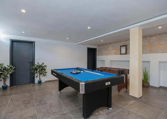 Erwin With Heated Pool Apartment