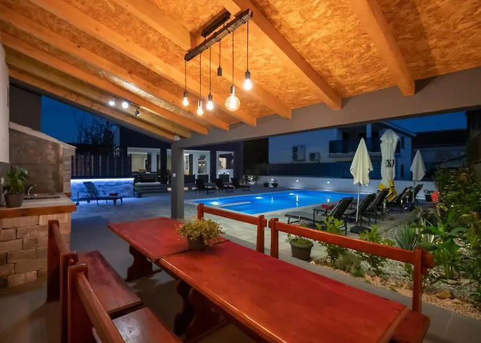 Erwin With Heated Pool Apartment *