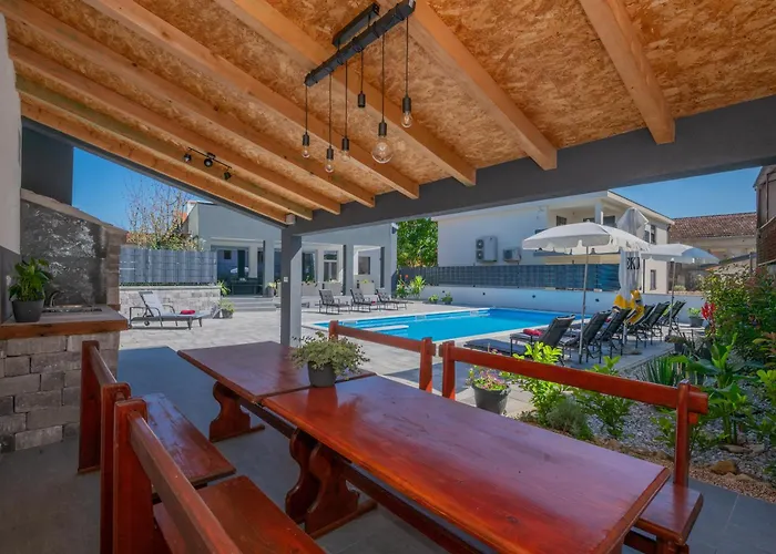 Erwin With Heated Pool Apartment Imotski