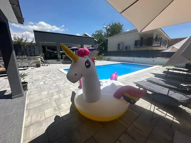 Erwin With Heated Pool * Imotski