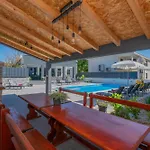 Erwin With Heated Pool Apartman Imotski