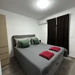 Erwin With Heated Pool Apartman Imotski