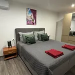 Erwin With Heated Pool Apartman Imotski