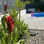 Apartman Erwin With Heated Pool Imotski
