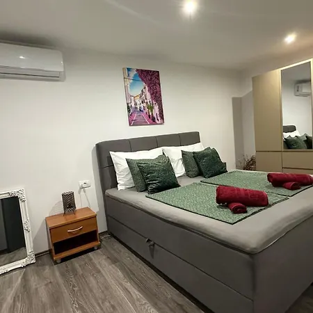 Erwin With Heated Pool Apartamento *