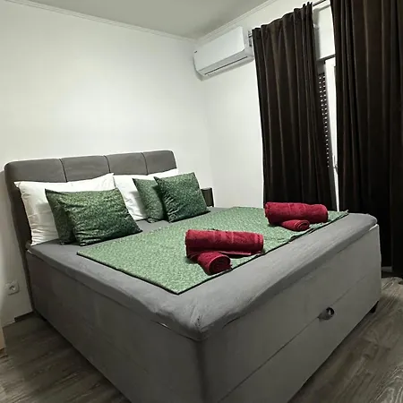 Erwin With Heated Pool Imotski