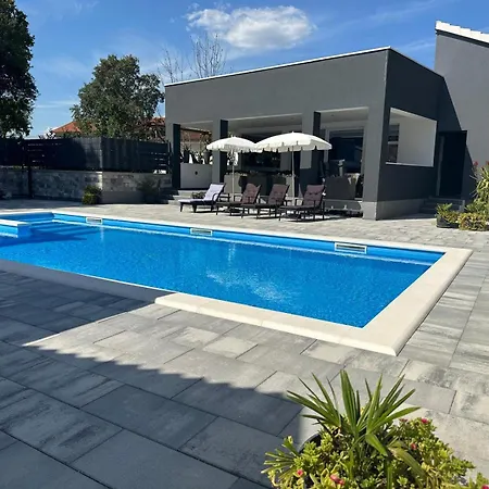 Apartamento Erwin With Heated Pool