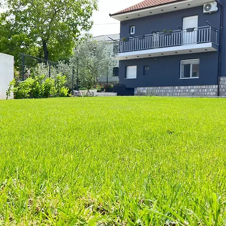 Erwin With Heated Pool Imotski