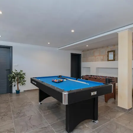 Erwin With Heated Pool Apartamento