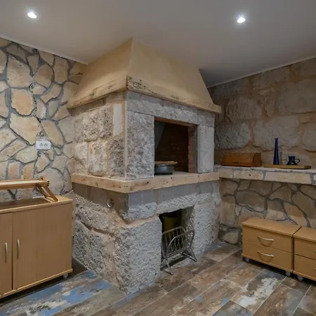 Erwin With Heated Pool Imotski