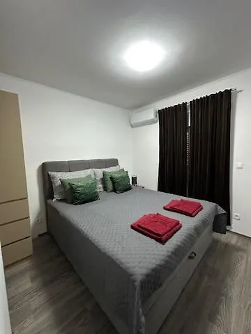 Erwin With Heated Pool Apartamento Imotski